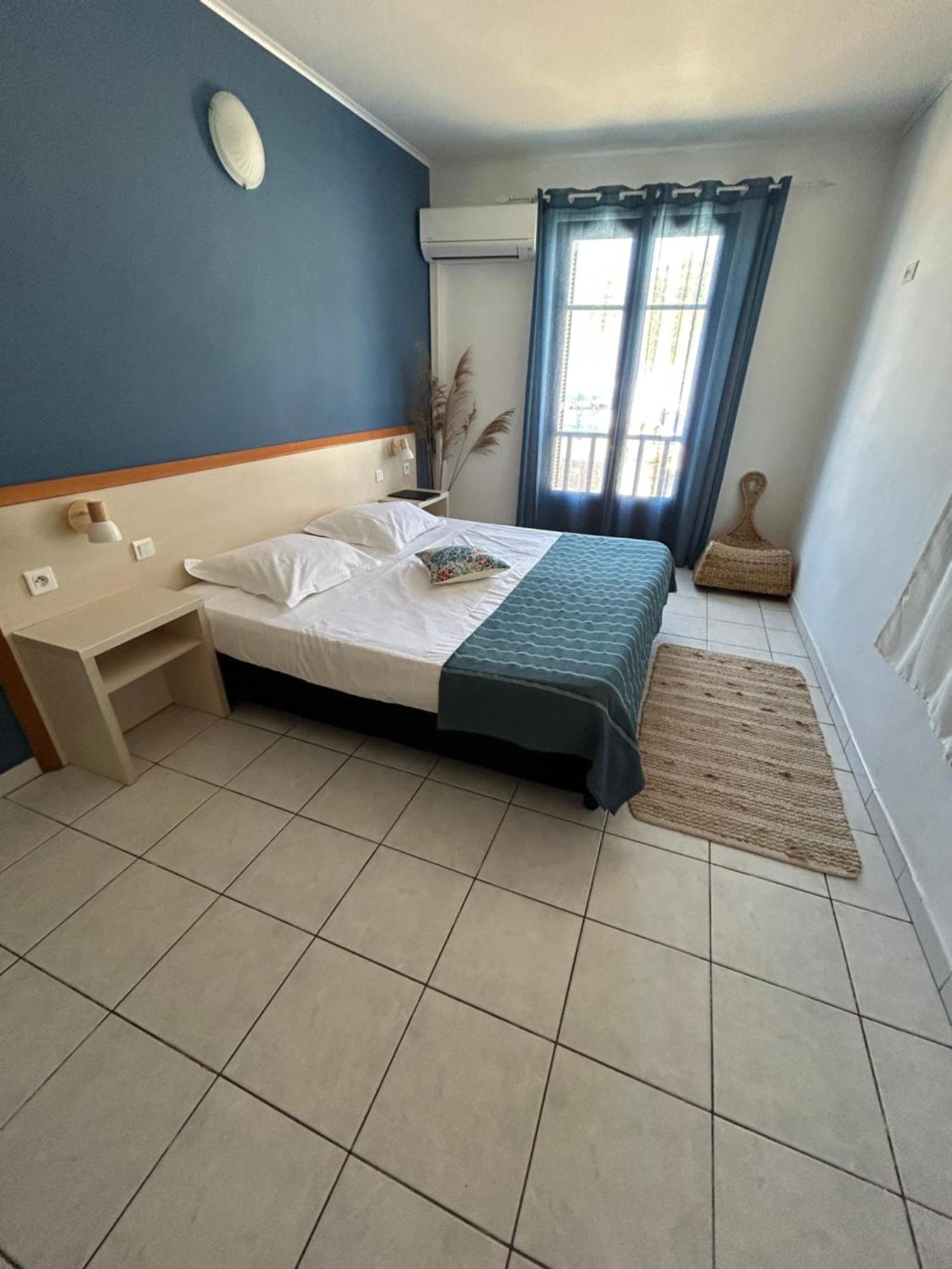 De La Jetee Hotel Centuri